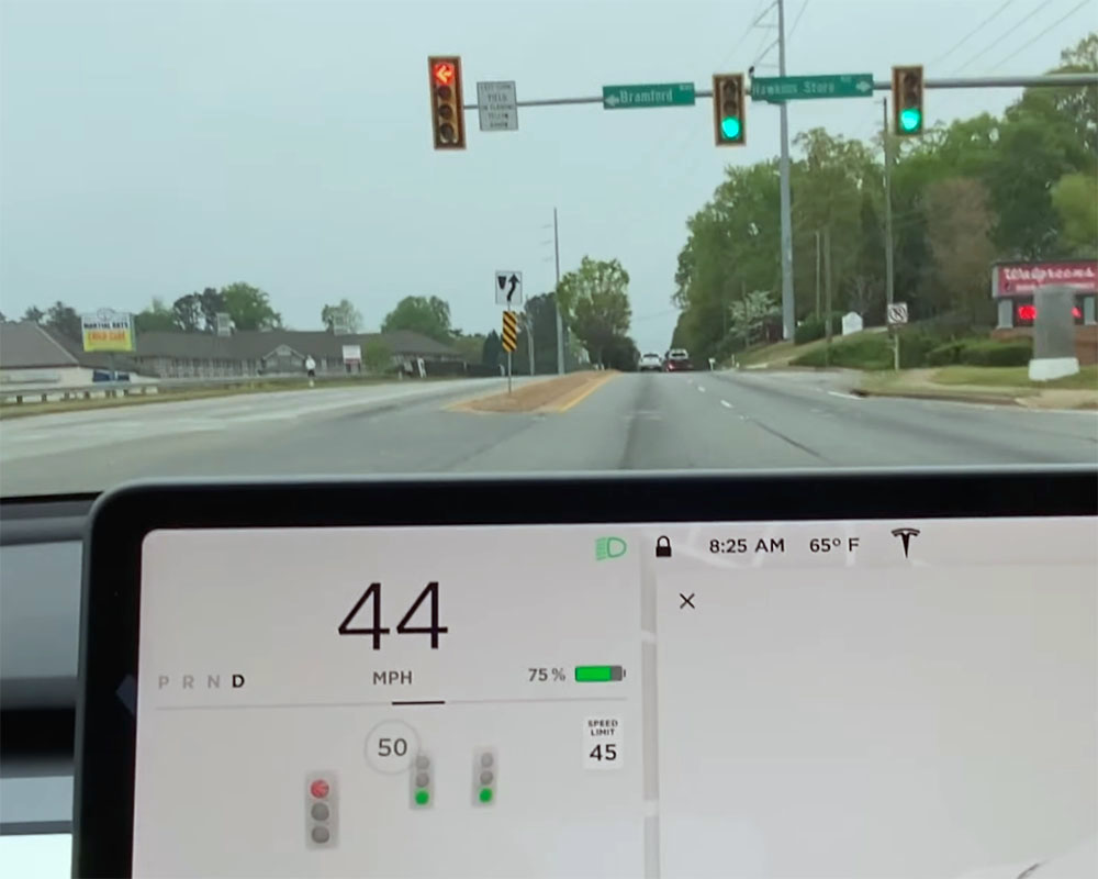 Tesla traffic light control red arrow correct